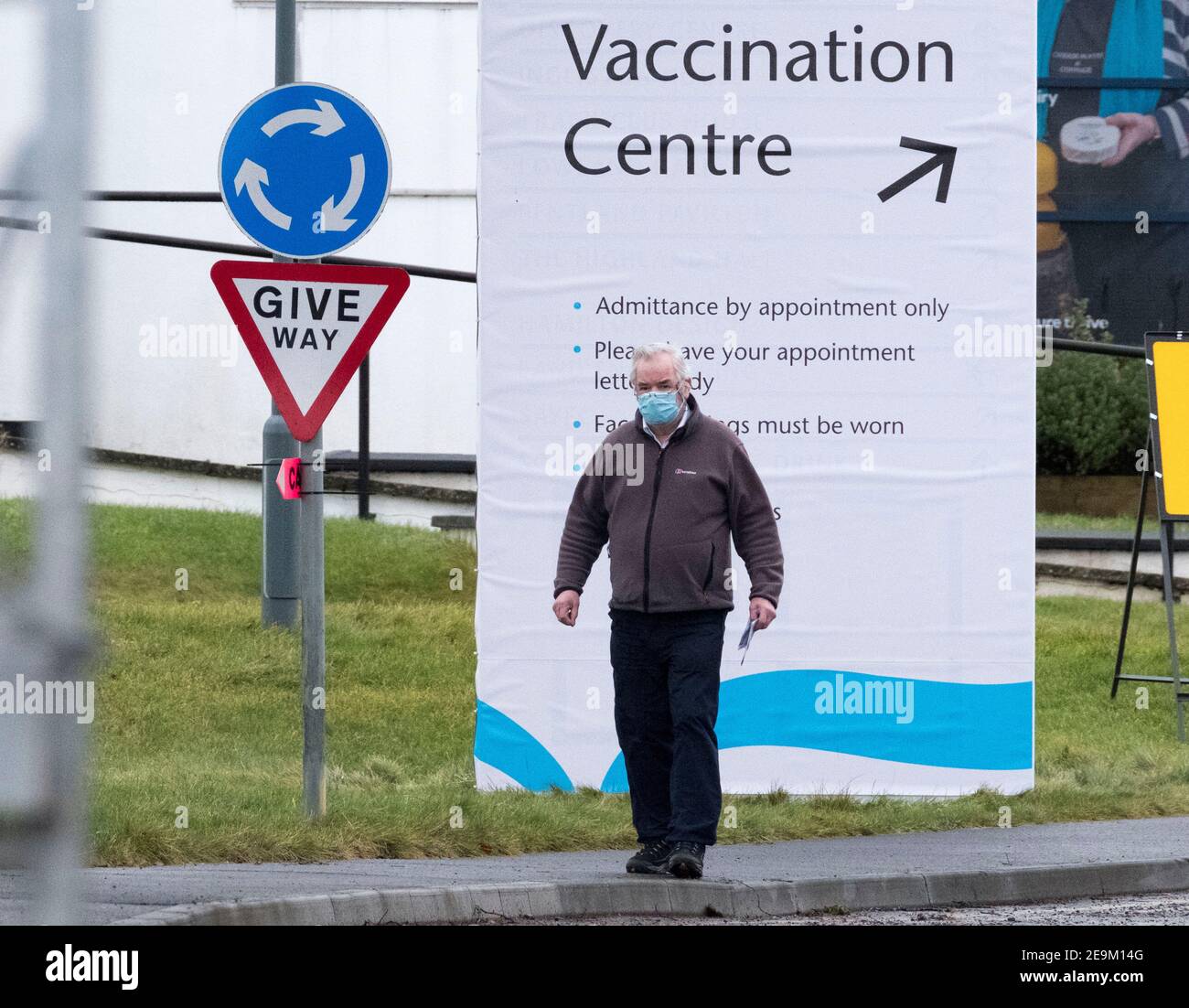 Scotland, UK. 5th February 2021. Member of the public at the covid 19 vaccination centre, Royal Highland Centre, Ingliston, Edinburgh    Credit: Ian Rutherford/Alamy Live News. Stock Photo
