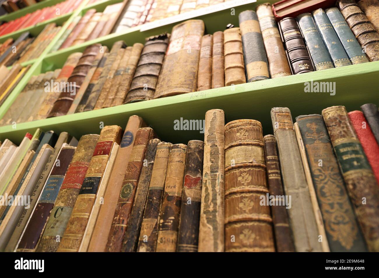 Books on a shelf in an antique shop Stock Photo - Alamy