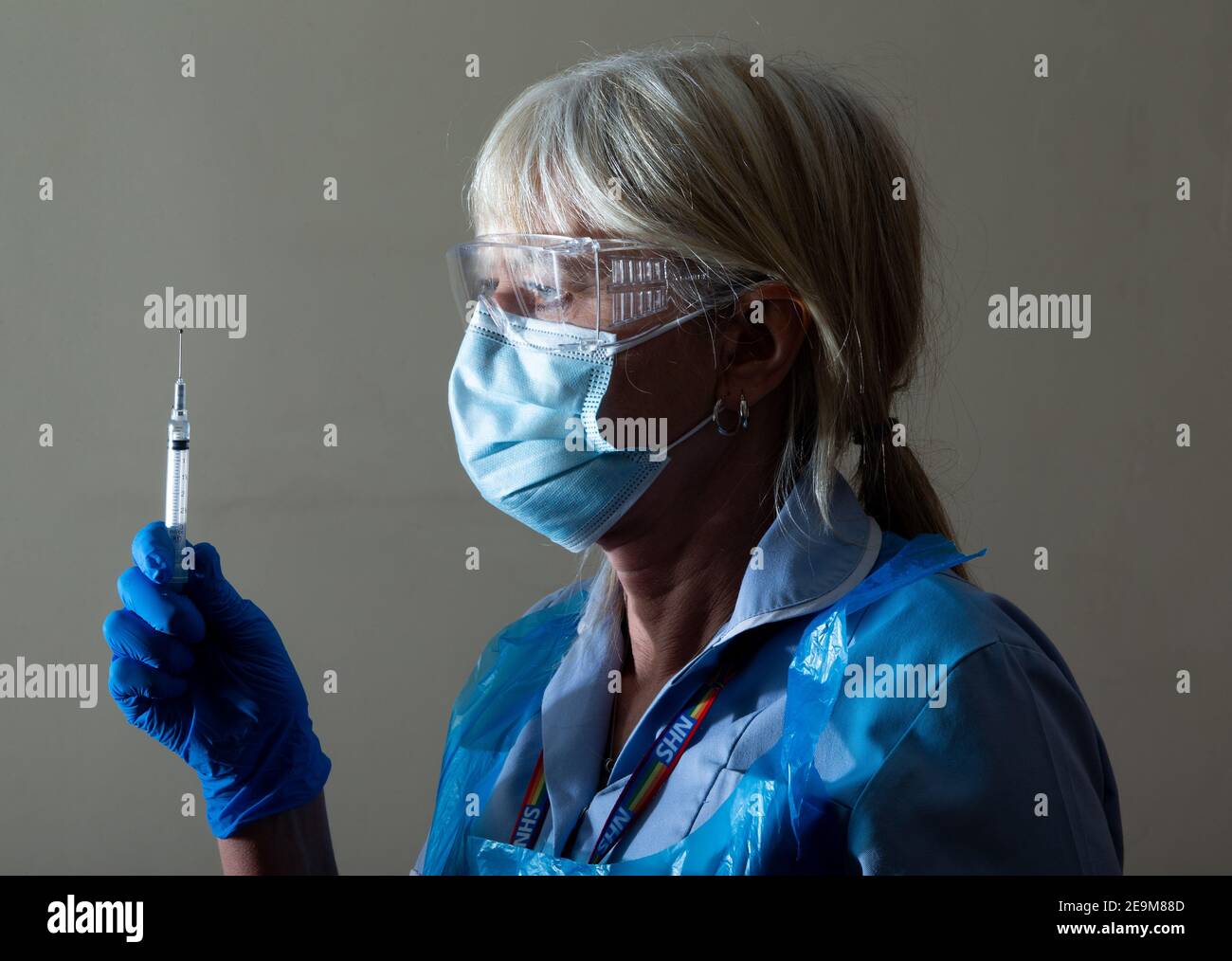 Nhs nurse hi-res stock photography and images - Alamy