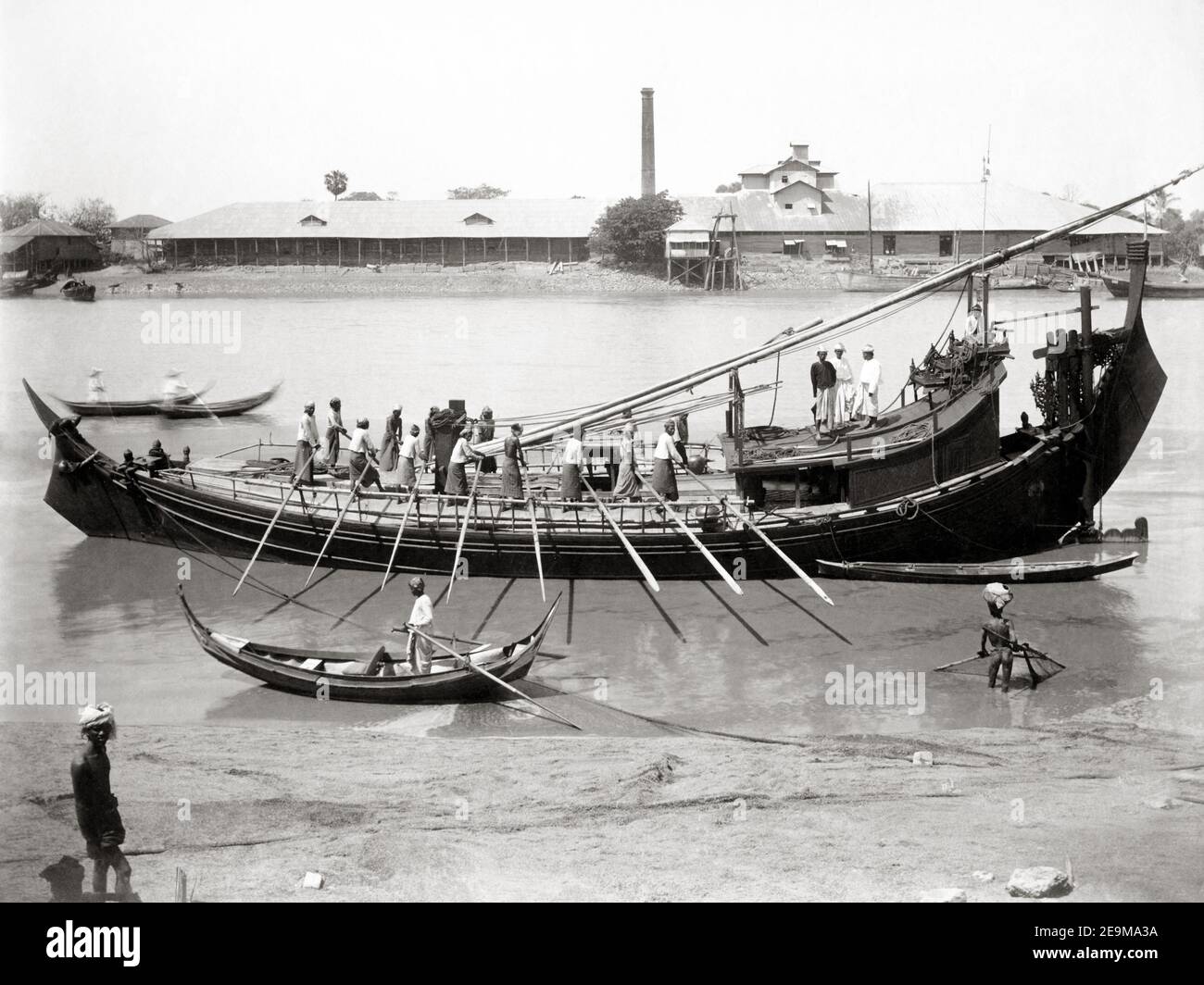 Late 19th century photograph -  Burma (Myanmar) c.1890, large rowing, sailing boat and crew with oars. Stock Photo