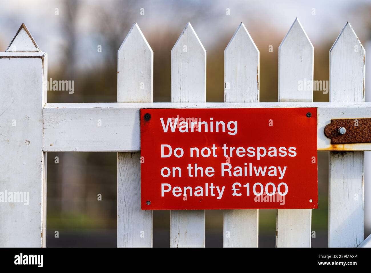 Warning Do not trespass on the Railway Penalty £1000 sign. Railway trespass warning sign UK. Stock Photo