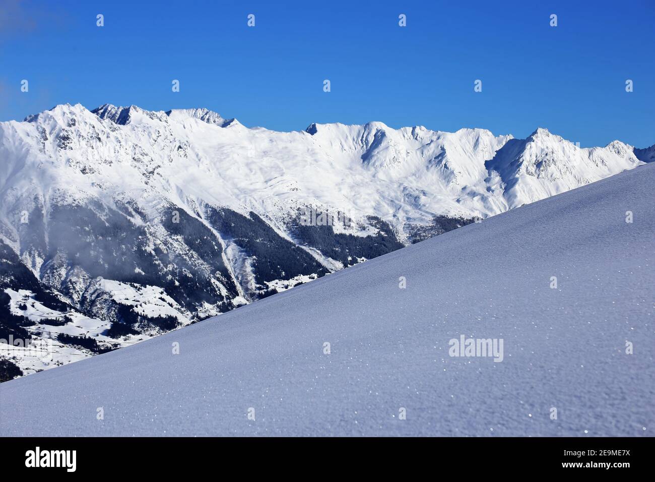 Snow mountains high hi-res stock photography and images - Alamy