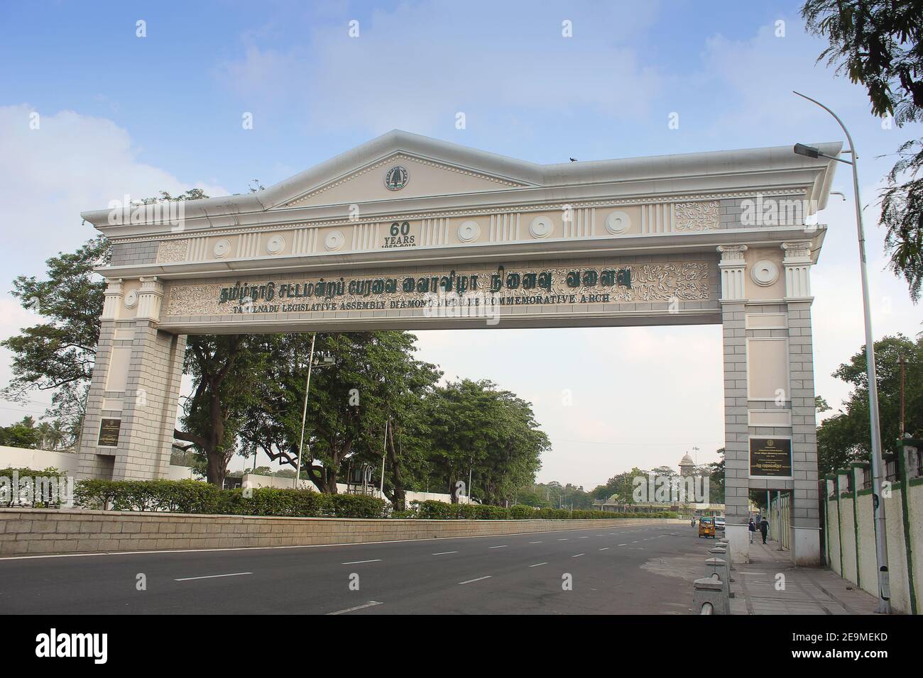 Indian Roads chennai Road Tamil Nadu Legislative Assembly Diamond Jubilee Arch Stock Photo Alamy