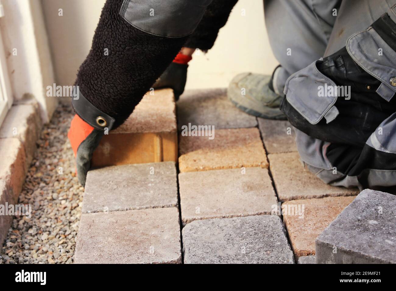 Construction worker lay paving stones Stock Photo Alamy