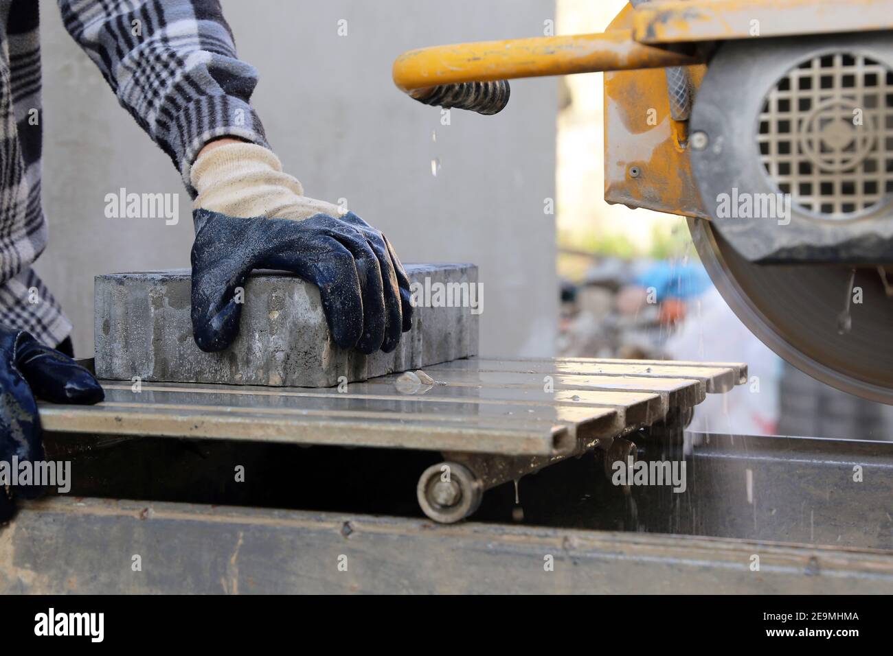 Circular saw accident hires stock photography and images Alamy