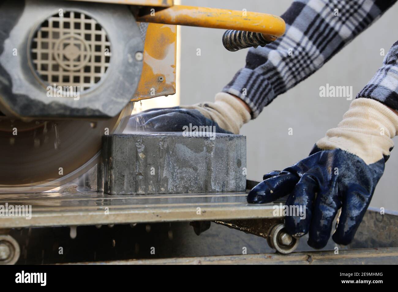 Circular saw accident hires stock photography and images Alamy
