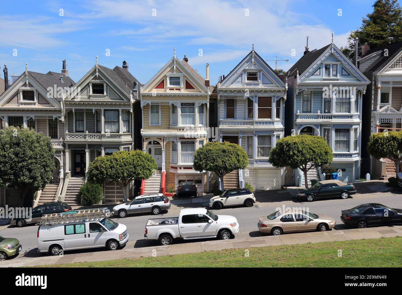 Painted Ladies Historic Architecture At Alamo Square San Francisco Painted Ladies Historic Architecture At Alamo Square San Francisco 2E9MN49