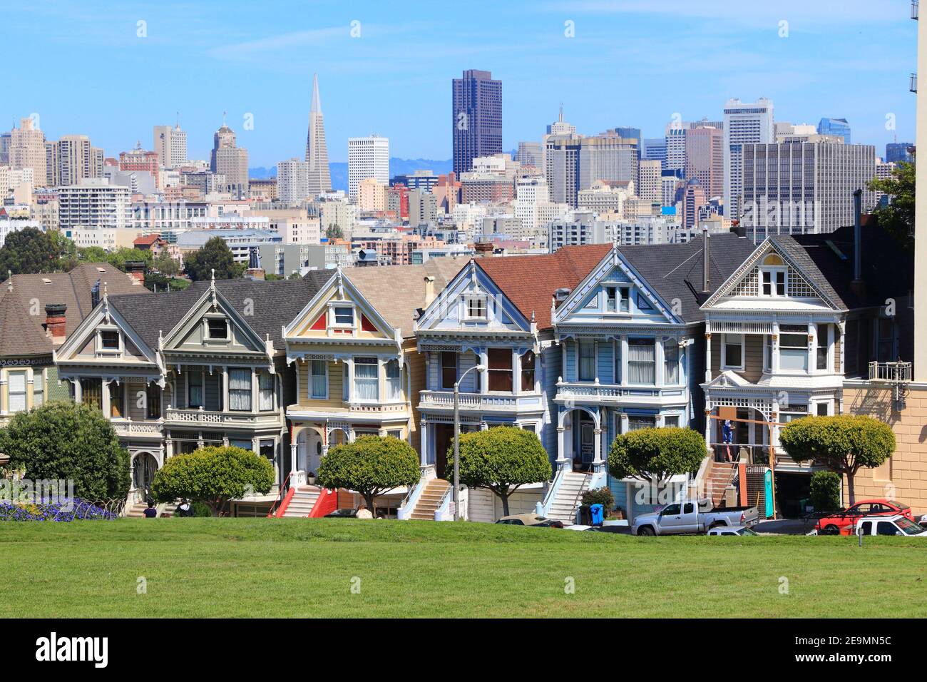 Painted Ladies Historic Architecture At Alamo Square San Francisco Painted Ladies Historic Architecture At Alamo Square San Francisco 2E9MN5C
