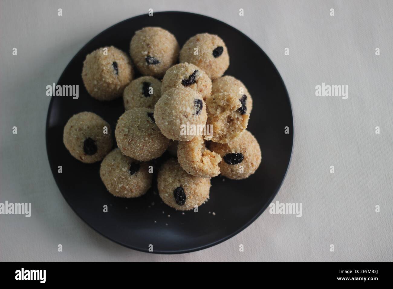 Rava laddu hi-res stock photography and images - Alamy Rava laddu hi-res stock photography and images - Alamy