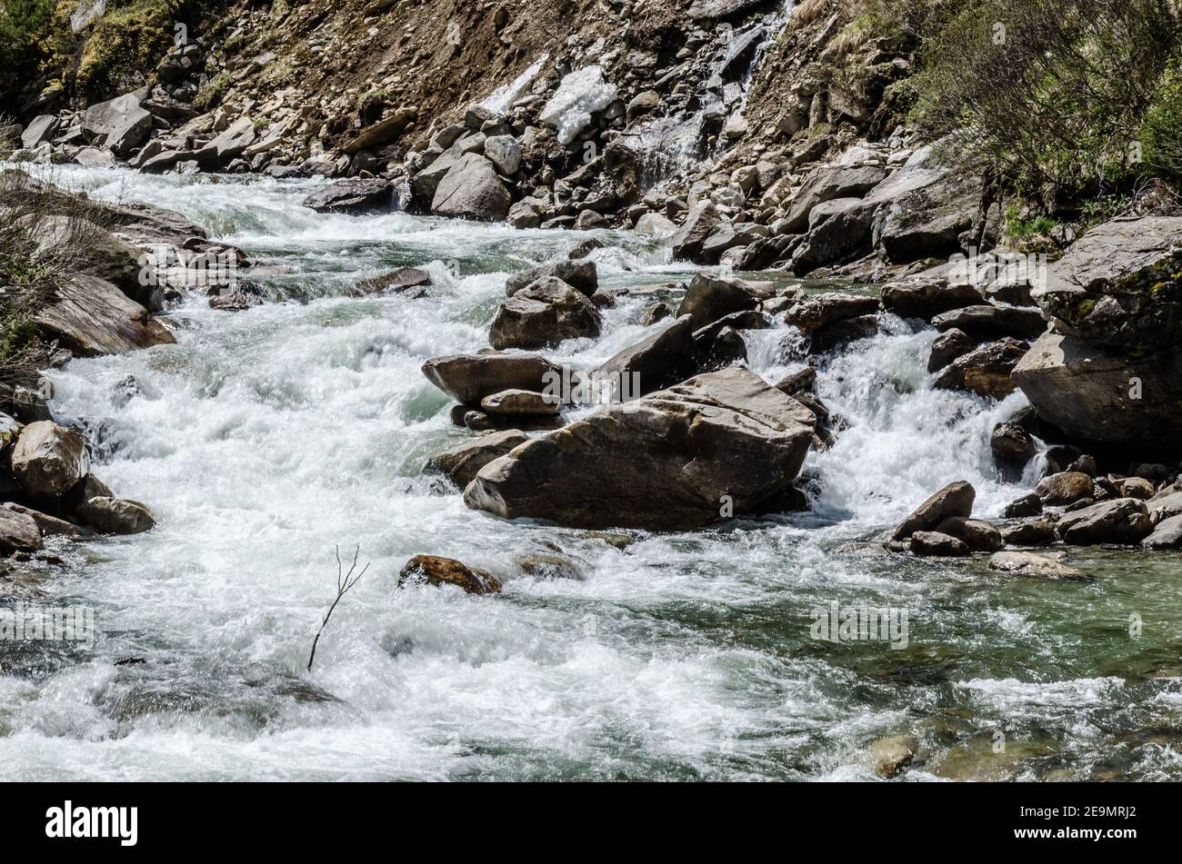 Rushing spring water hi-res stock photography and images - Alamy