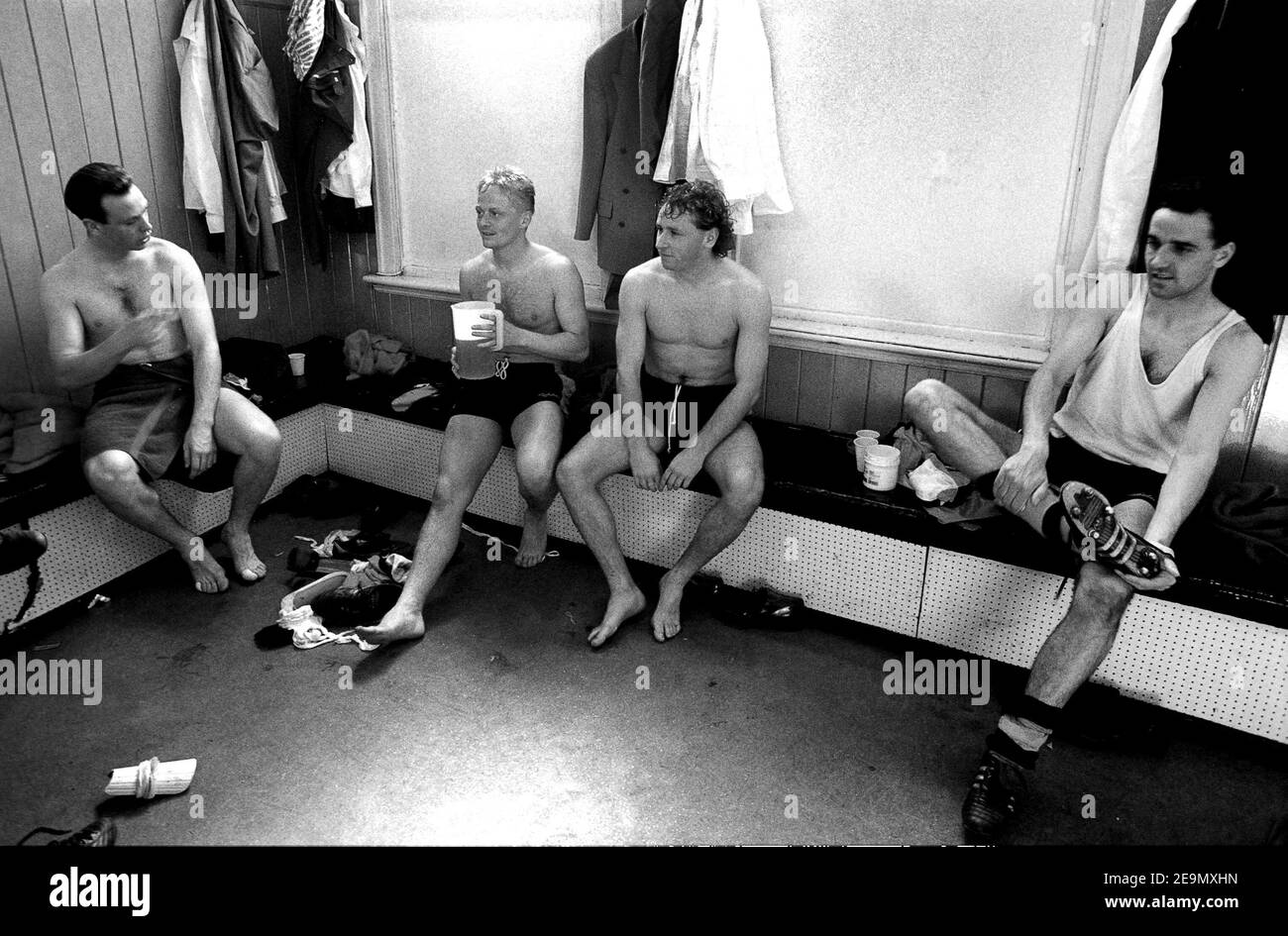 Wolverhampton Wanderers Football Club players in the old dressing room for the final time before the Molineux Stadium was redeveloped 11th May 1991. Colin Taylor, Keith Downing, Paul Birch, Paul Cook PICTURE BY DAVID BAGNALL Stock Photo