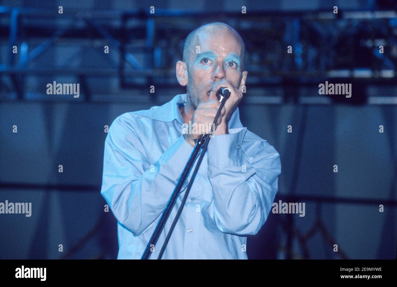 R.E.M Glastonbury Festival 1999 Stock Photo Alamy