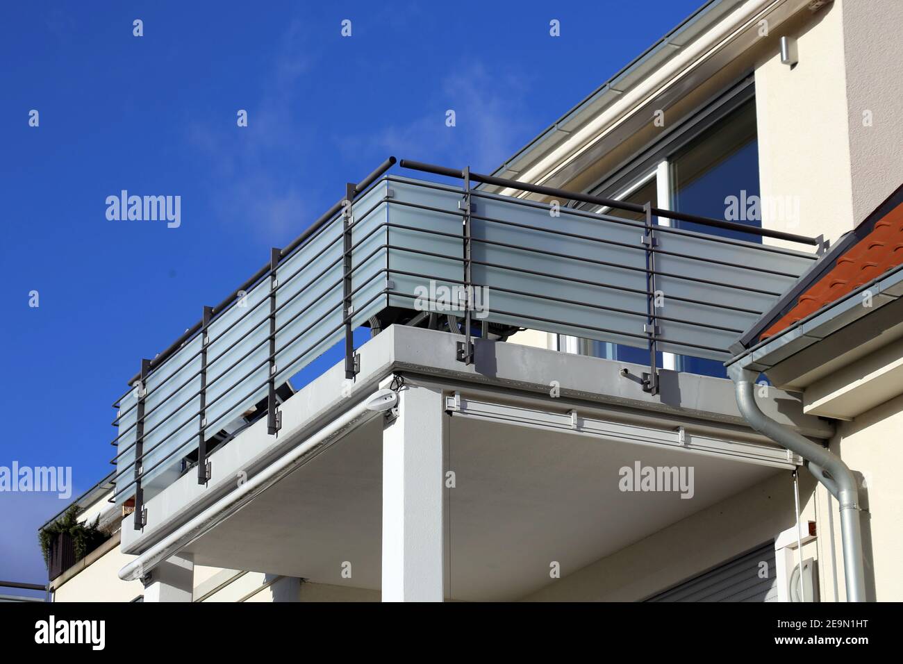 Steel railing hi-res stock photography and images - Page 3 - Alamy