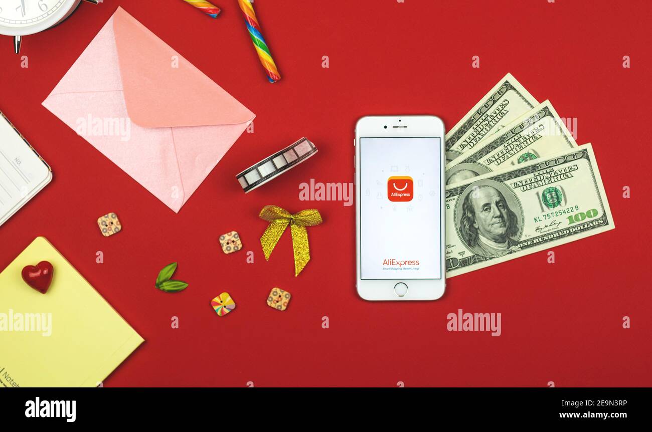 Aliexpress shopping app hi-res stock photography and images - Alamy