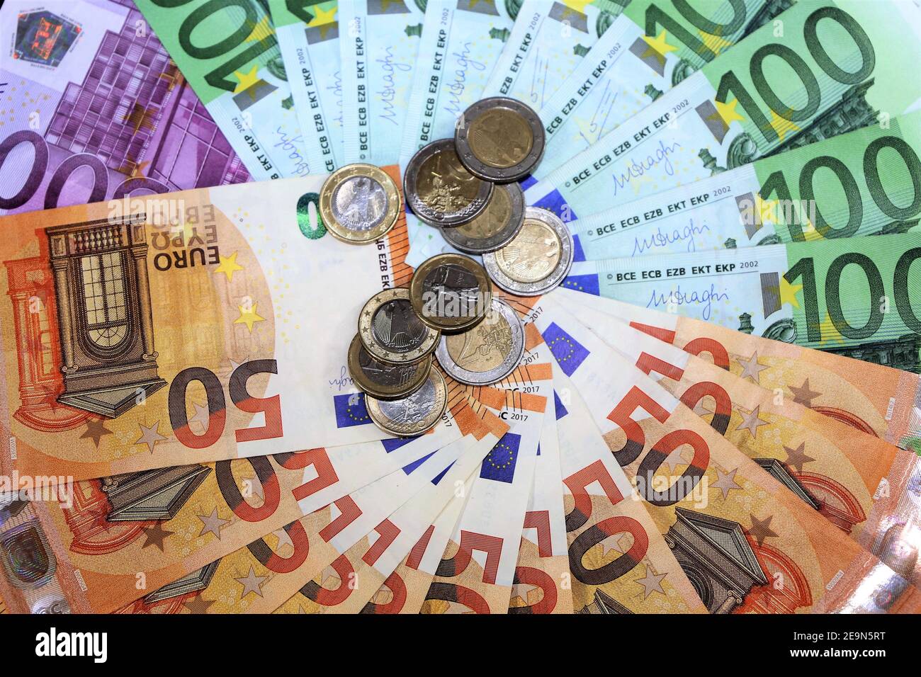 Euro bills and coins Stock Photo - Alamy