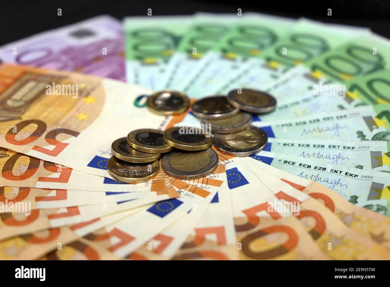 Euro bills and coins Stock Photo - Alamy