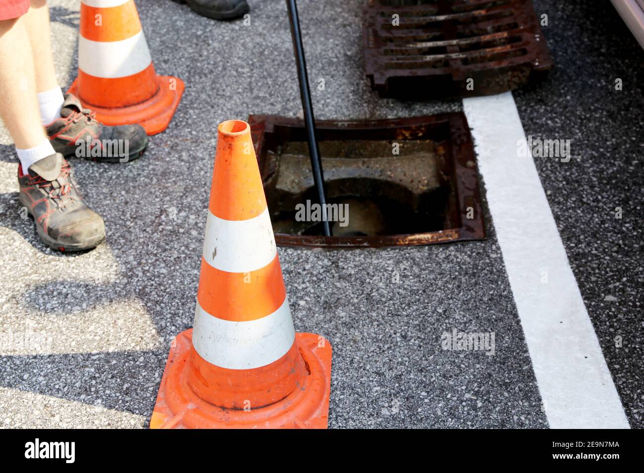 Gully cleaning (road drain Stock Photo Alamy