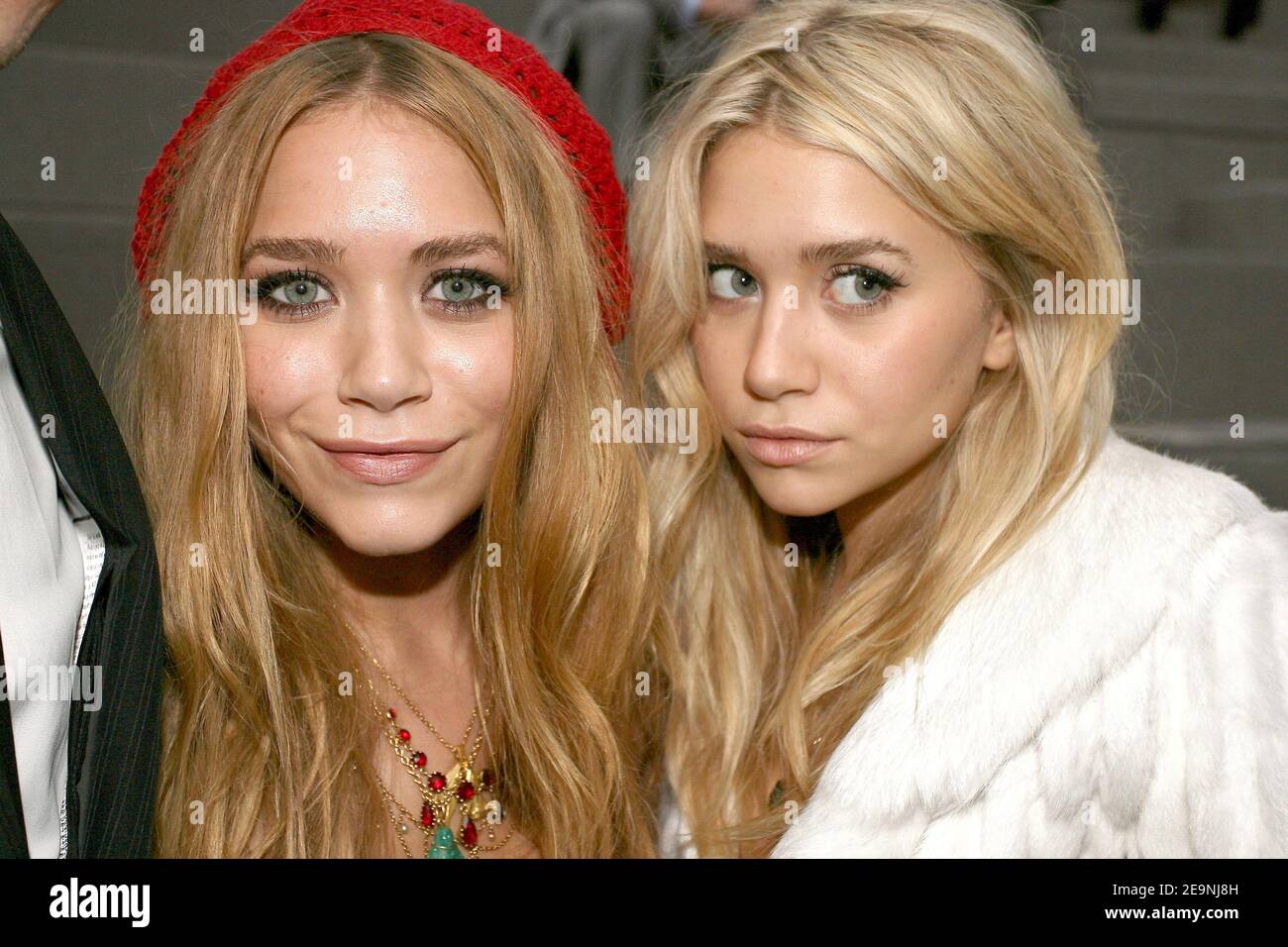 US actresses Mary-Kate (L) and Ashley Olsen sit front row at the presentation of the Christian Dior Spring-Summer 2007 Ready-to-Wear collection by British designer Galliano, in the Grand Palais in Paris,
