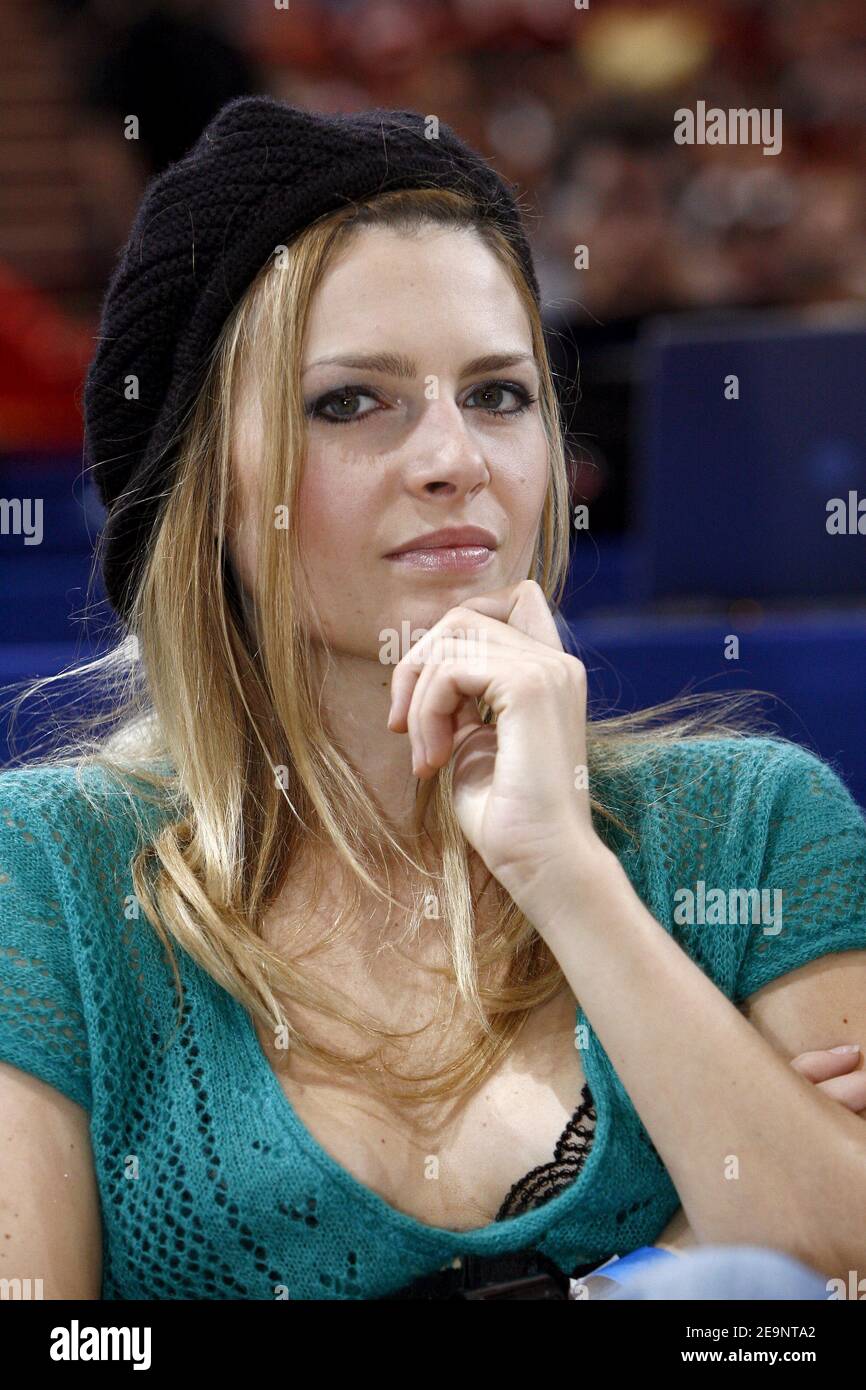 French singer Elodie Frege watches an exhibition basket-ball game opposing San Antonio Spurs to Tel Aviv Maccabi, during the NBA Europe Live Tour presented by EA Sports, at the Bercy Arena in Paris, France on October 8, 2006. Photo by Christian Liewig/ABACAPRESS.COM Stock Photo