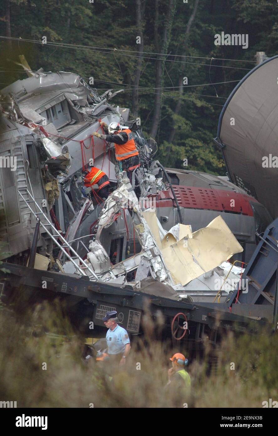 At least 5 people were killed and more than 20 injured people in a head-on collision between a passenger train and a goods train in Zoufftgen, France on October 11, 2006. The two trains were a double-decker Luxembourg-operated regional express train travelling from the grand duchy to the French city of Nancy, and a freight train heading for Luxembourg. French Prime minister Dominique de Villepin and Jean-Claude Juncker, Prime Minister of Luxembourg arrived later on the spot of this tragedy. Photo by Pierre Rebondy/ABACAPRESS.COM Stock Photo