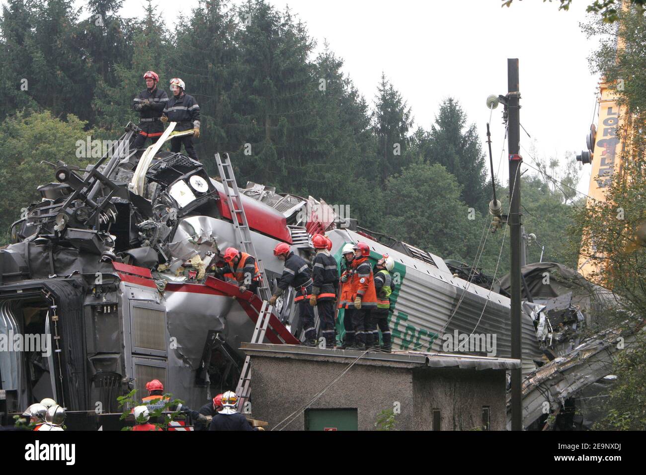 6 people were killed and more than 14 injured in a head-on collision between a passenger train and a goods train. The two trains were a double-decker Luxembourg-operated regional express train travelling from the grand duchy to the French city of Nancy, and a freight train heading for Luxembourg. Zoufftgen, France on October 12, 2006. Photo by Bernard Bisson/ABACAPRESS.COM Stock Photo