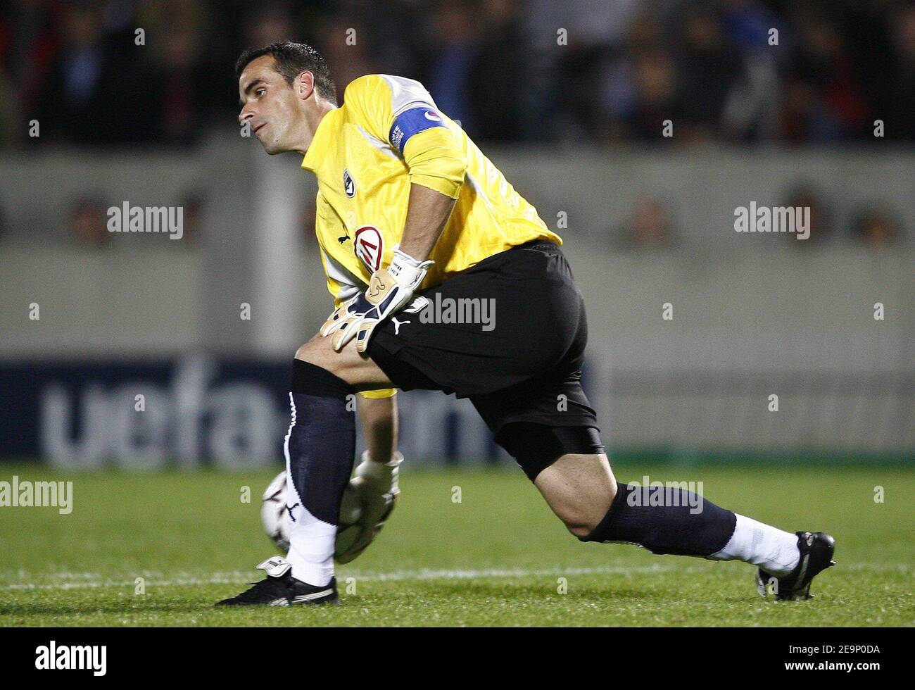 Bordeaux' goalkeeper Ulrich Rame during the UEFA Champions League, Group C, Girondins de Bordeaux vs Liverpool FC at the Stade Chaban-Delmas in Bordeaux, France on October 18, 2006. Liverpool won 1-0. Photo by Christian Liewig/ABACAPRESS.COM Stock Photo