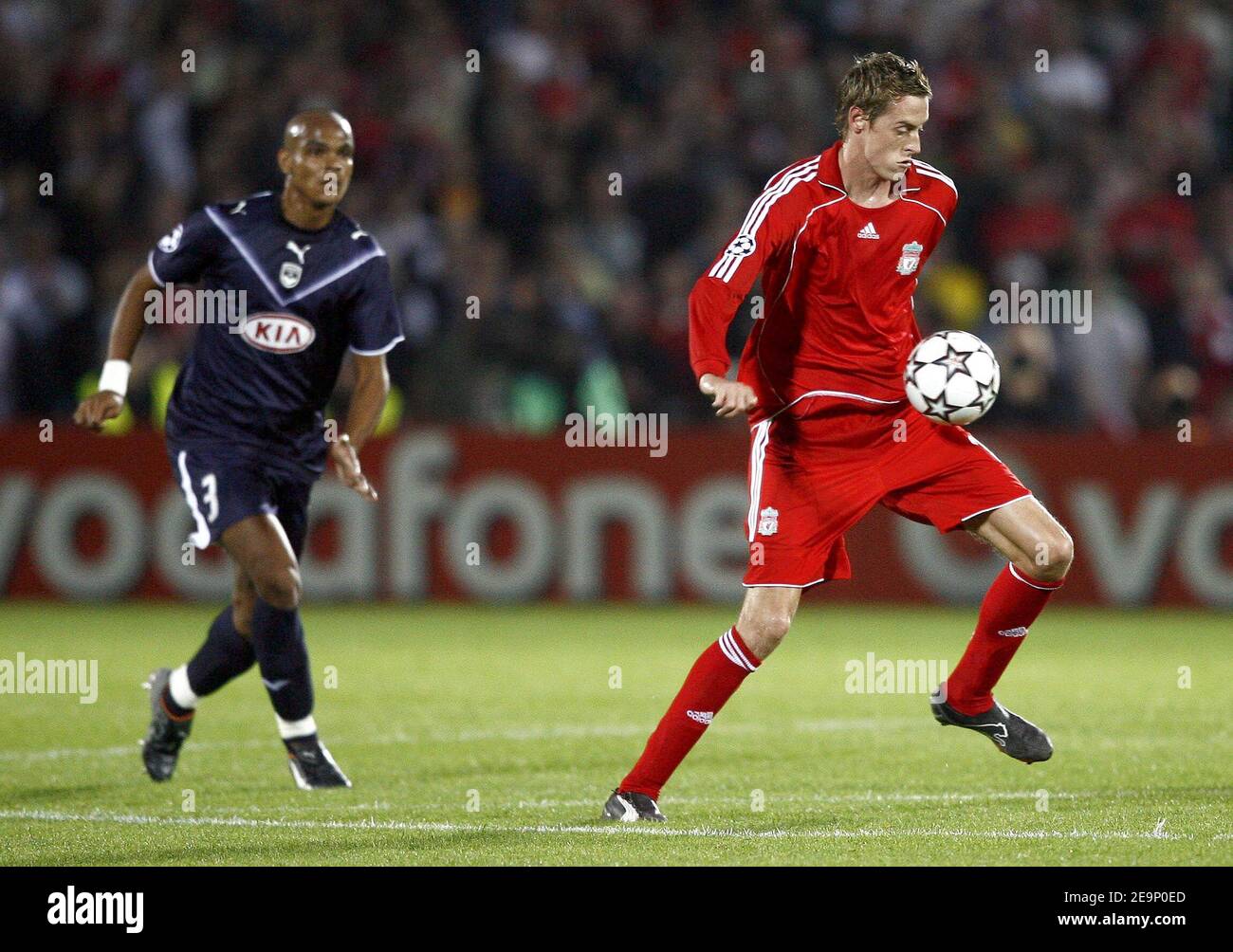 Bordeaux' Peter Crouch in action during the UEFA Champions League, Group C, Girondins de Bordeaux vs Liverpool FC at the Stade Chaban-Delmas in Bordeaux, France on October 18, 2006. Liverpool won 1-0. Photo by Christian Liewig/ABACAPRESS.COM Stock Photo