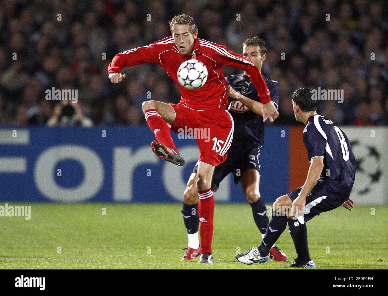 Liverpool's Peter Crouch battles for the ball during the UEFA Champions League, Group C, Girondins de Bordeaux vs Liverpool FC at the Stade Chaban-Delmas in Bordeaux, France on October 18, 2006. Liverpool won 1-0. Photo by Christian Liewig/ABACAPRESS.COM Stock Photo