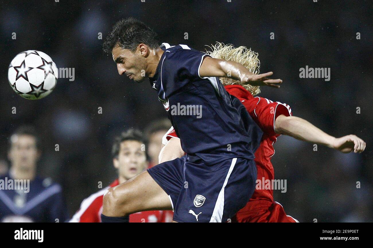Bordeaux' Alejandro Cesar Alonso heads the ball during the UEFA Champions League, Group C, Girondins de Bordeaux vs Liverpool FC at the Stade Chaban-Delmas in Bordeaux, France on October 18, 2006. Liverpool won 1-0. Photo by Christian Liewig/ABACAPRESS.COM Stock Photo