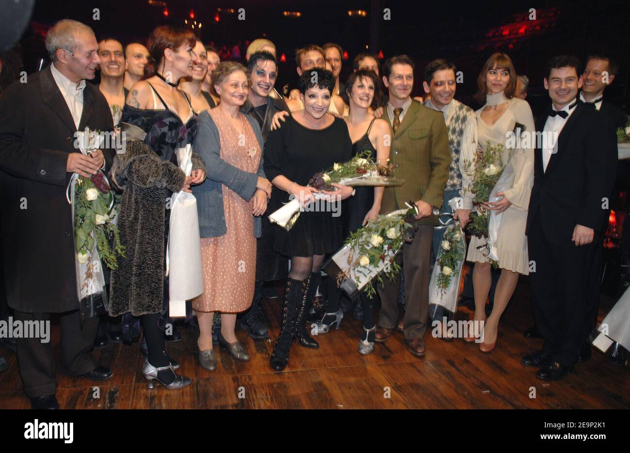 US singing and acting legend Liza Minnelli poses with the cast and crew during the Gala premiere for the French version of Broadway's smash hit 'Cabaret', held at the Folies Bergere theatre in Paris, France, on October 26, 2006. Photo by Nicolas Khayat/ABACAPRESS.COM Stock Photo