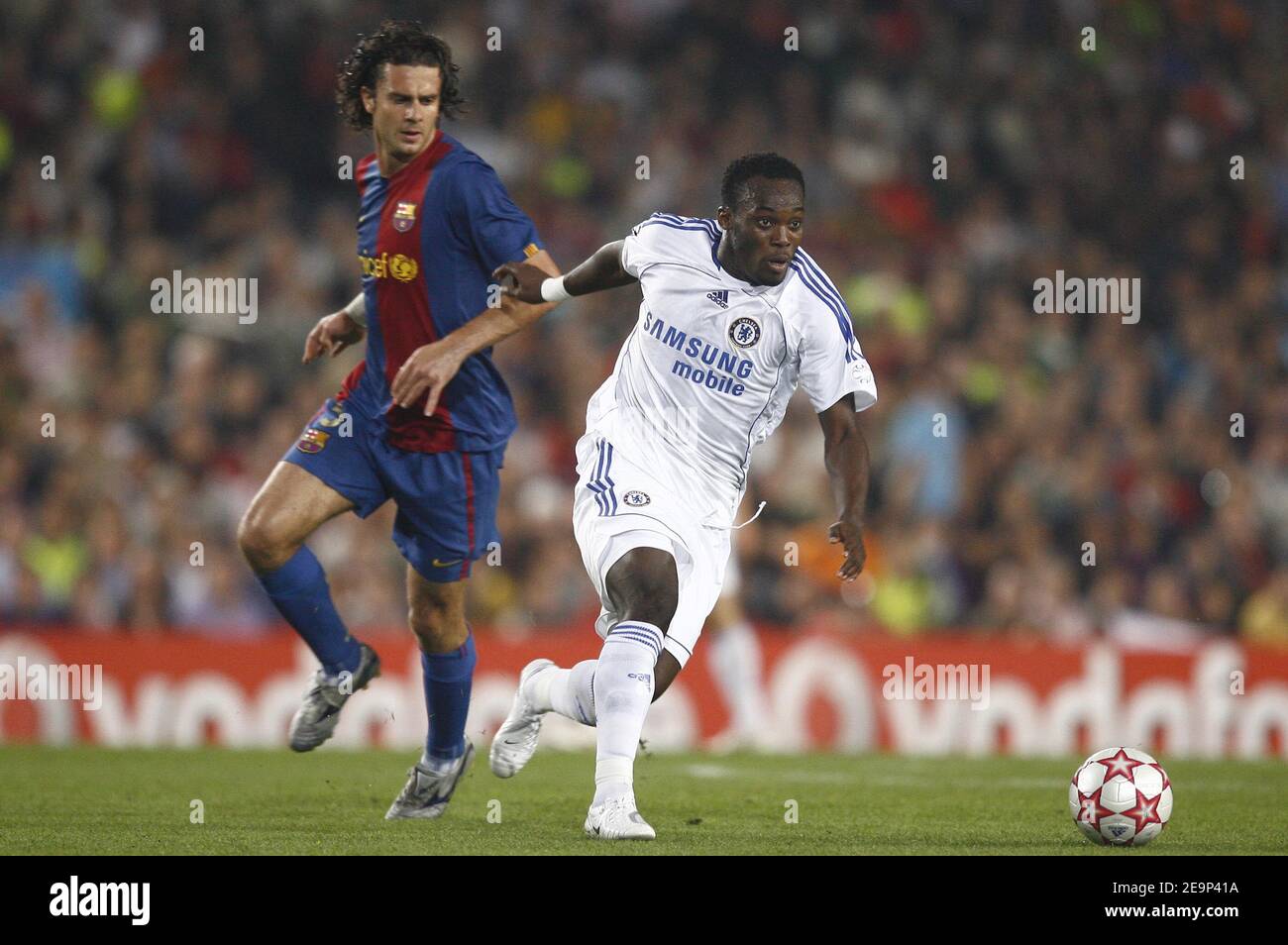 Barcelona's Carles Puyol and Chelsea's Michael Essien battle for the ball during the UEFA Champions League, Group A, Barcelona vs Chelsea at the Camp Nou stadium in Barcelona, Spain on October 31, 2006. The match ended in a 2-2 draw. Photo by Christian Liewig/ABACAPRESS.COM Stock Photo