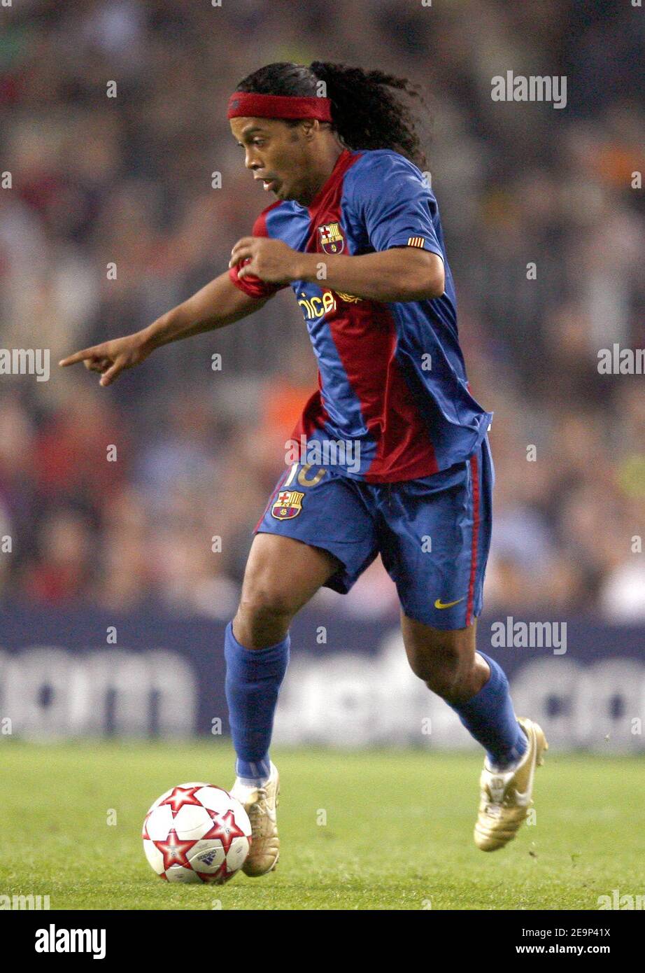 Barcelona's Ronaldinho in action during the UEFA Champions League, Group A,  Barcelona vs Chelsea at the Camp Nou stadium in Barcelona, Spain on October  31, 2006. The match ended in a 2-2