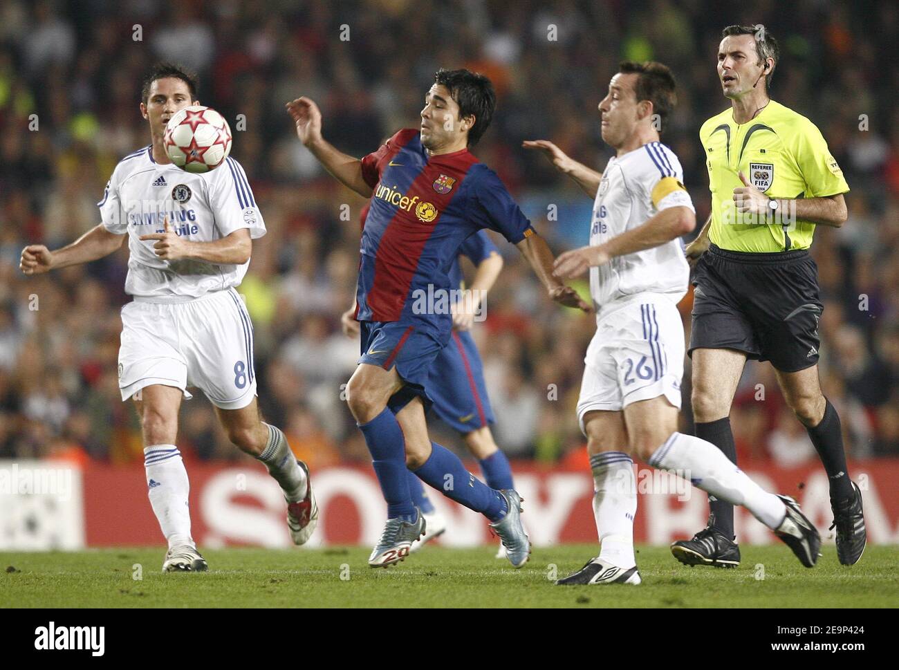Barcelona's Deco and Chelsea's Frank Lampard in action during the UEFA Champions League, Group A, Barcelona vs Chelsea at the Camp Nou stadium in Barcelona, Spain on October 31, 2006. The match ended in a 2-2 draw. Photo by Christian Liewig/ABACAPRESS.COM Stock Photo