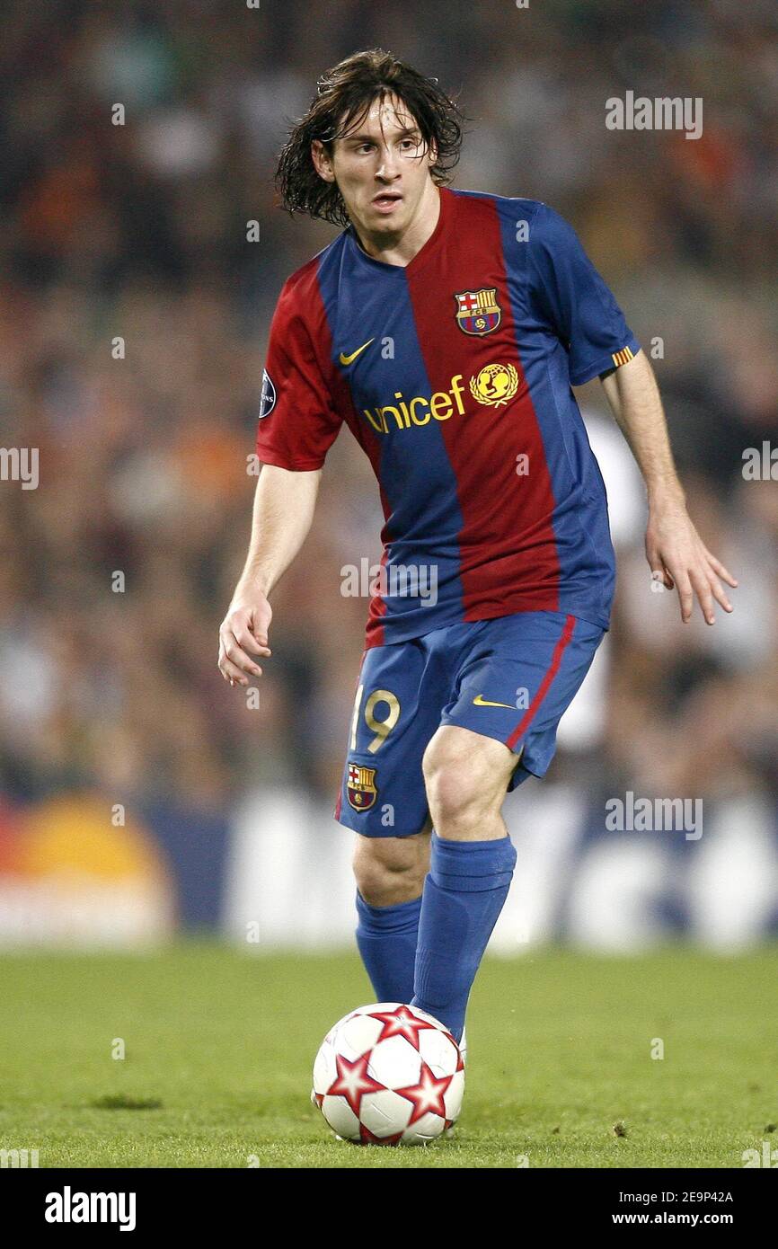Barcelona's Carles Puyol during the UEFA Champions League, Group A, Barcelona vs Chelsea at the Camp Nou stadium in Barcelona, Spain on October 31, 2006. The match ended in a 2-2 draw. Photo by Christian Liewig/ABACAPRESS.COM Stock Photo