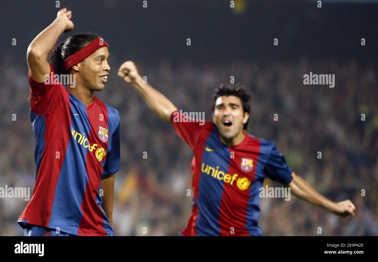 Ronaldinho 2006 barcelona hi-res stock photography and Ronaldinho 2006 barcelona hi-res stock photography and