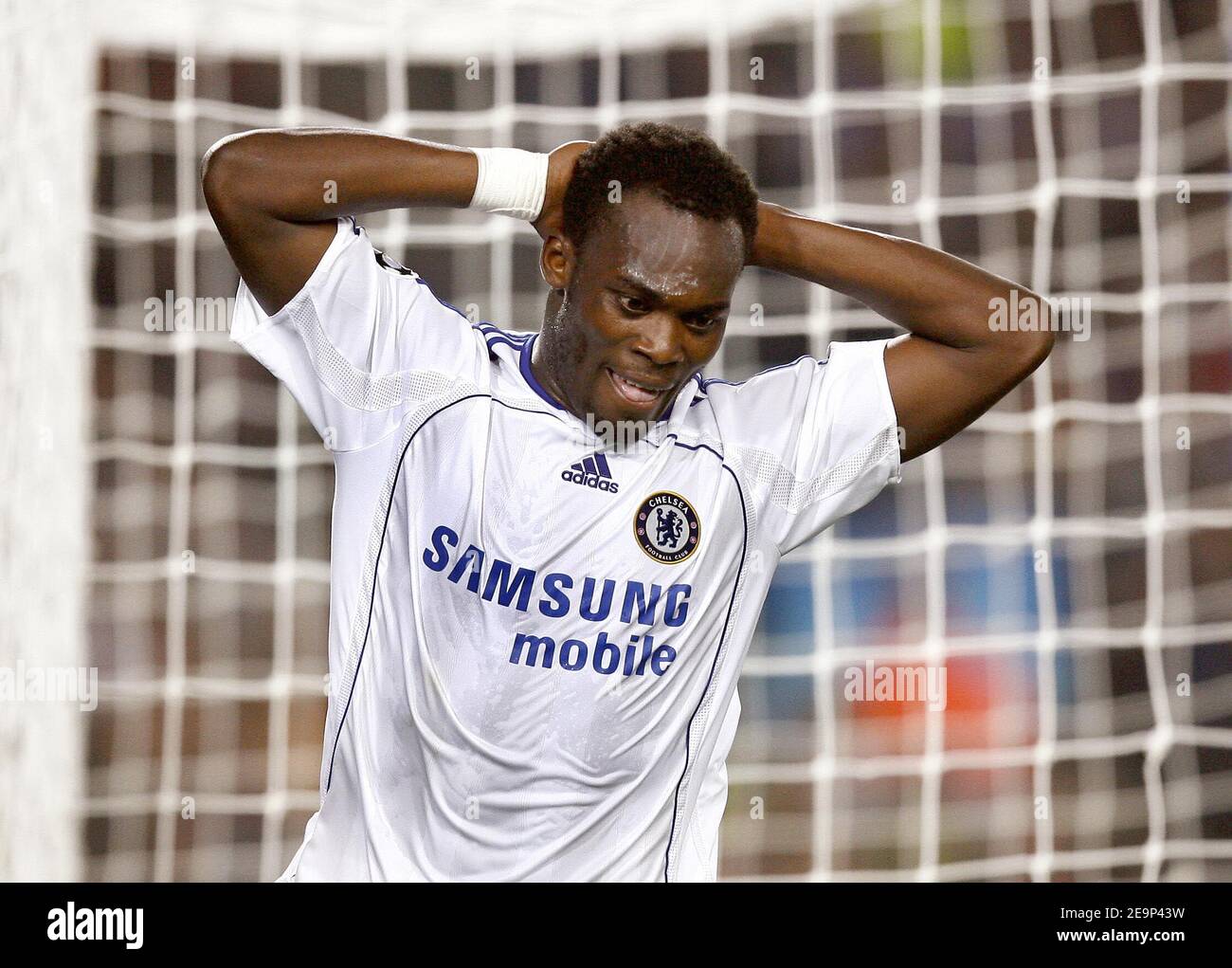 Chelsea's Michael Essien during the UEFA Champions League, Group A, Barcelona vs Chelsea at the Camp Nou stadium in Barcelona, Spain on October 31, 2006. The match ended in a 2-2 draw. Photo by Christian Liewig/ABACAPRESS.COM Stock Photo
