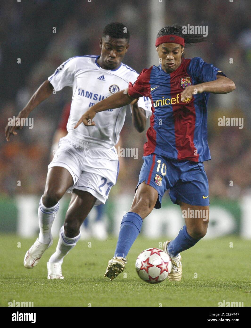 Barcelona's Ronaldinho and Chelsea's Salomon Kalou battle for the ball  during the UEFA Champions League, Group A, Barcelona vs Chelsea at the Camp  Nou stadium in Barcelona, Spain on October 31, 2006.