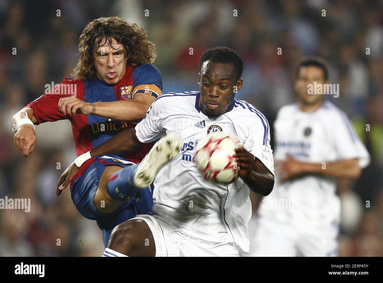 Barcelona's Carles Puyol and Chelsea's Michael Essien battle for the ball during the UEFA Champions League, Group A, Barcelona vs Chelsea at the Camp Nou stadium in Barcelona, Spain on October 31, 2006. The match ended in a 2-2 draw. Photo by Christian Liewig/ABACAPRESS.COM Stock Photo