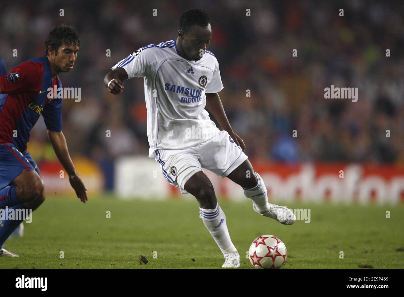 Chelsea's Michael Essien in action during the UEFA Champions League, Group A, Barcelona vs Chelsea at the Camp Nou stadium in Barcelona, Spain on October 31, 2006. The match ended in a 2-2 draw. Photo by Christian Liewig/ABACAPRESS.COM Stock Photo