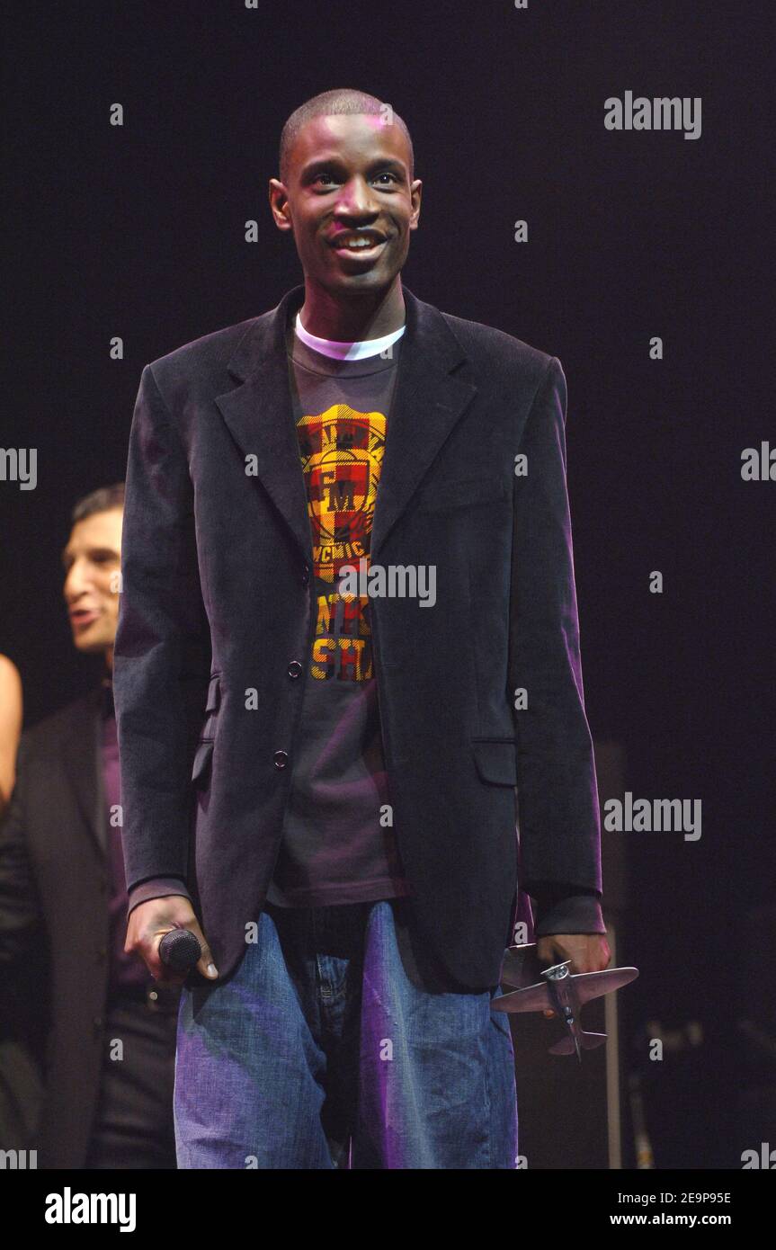 singer-abd-al-malik-performs-live-during