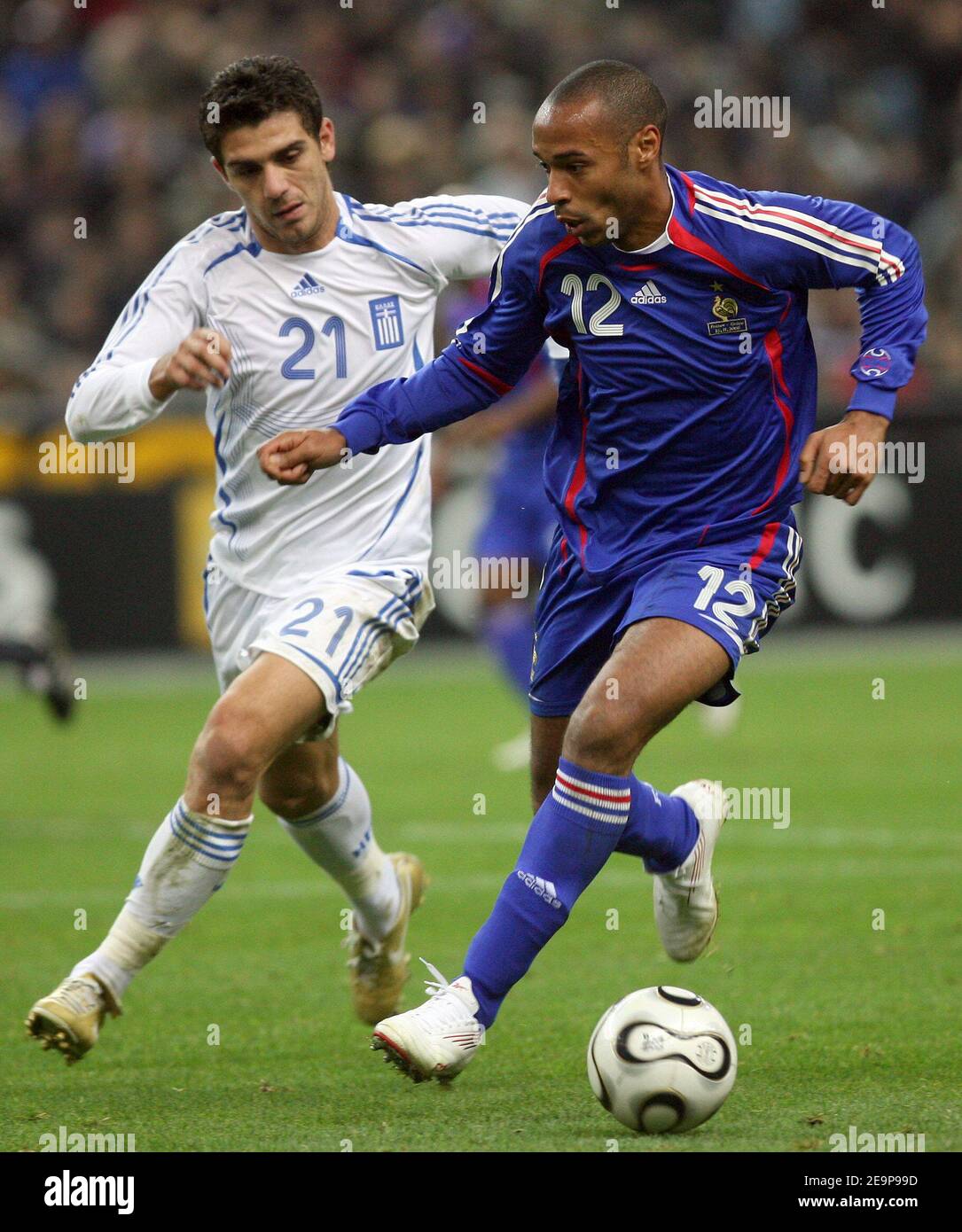 Greece's Konstantinos Katsouranis and France's Thierry Henry battle for the ball during International Friendly match, France vs Greece at the Stade de France, in Paris, France on November 15, 2006. France won 1-0. Photo by Gouhier-Taamallah/Cameleon/ABACAPRESS.COM Stock Photo