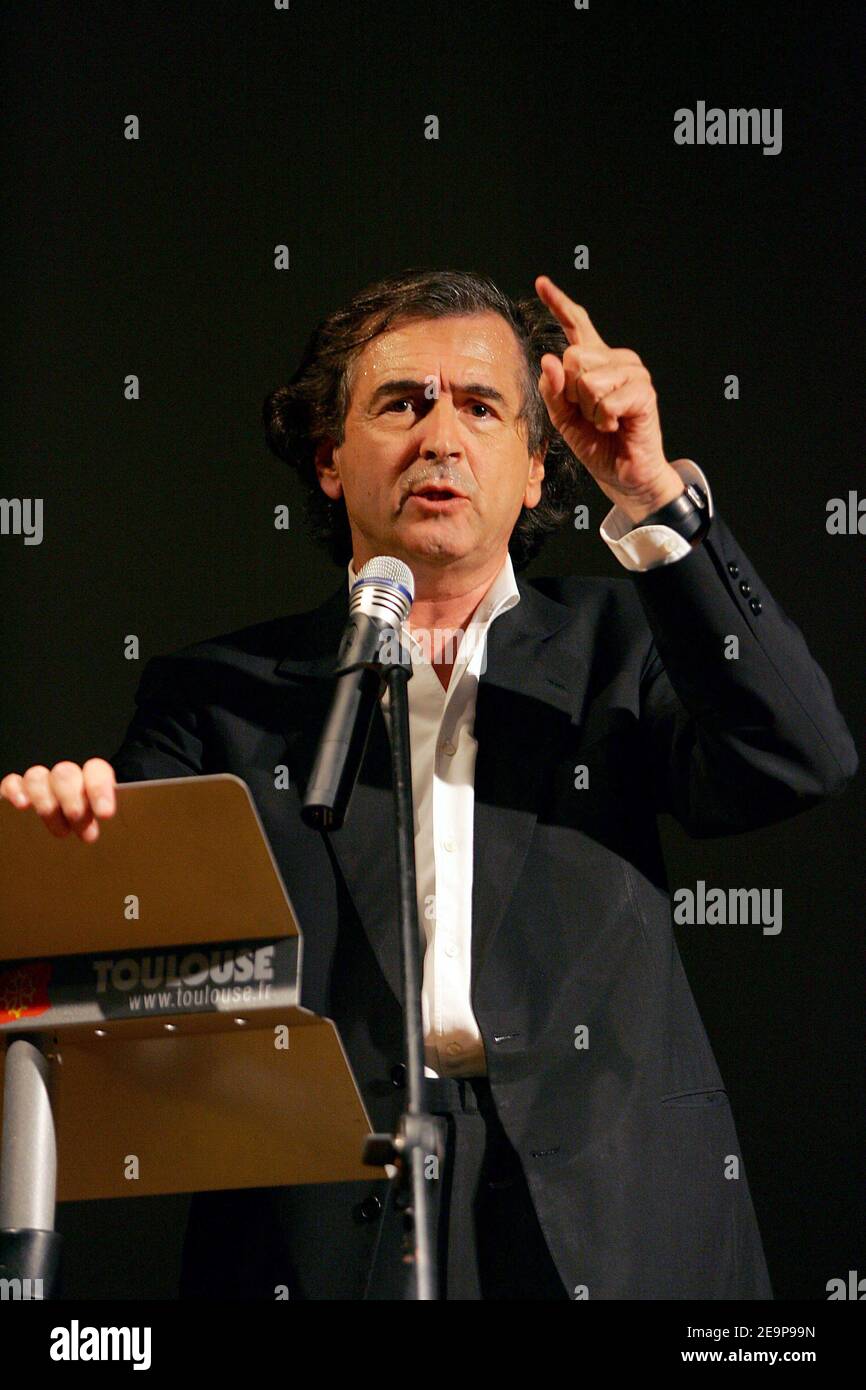 French writer Bernard-Henri Levy during the meeting to support Robert Redeker (French Philosophy teacher who has been forced into hiding after making controversial remarks about the Prophet Muhammad and received death threats) at the Mermoz Hall in Toulouse, France, on november 15, 2006. Photo by Manuel Blondeau/ABACAPRESS.COM Stock Photo