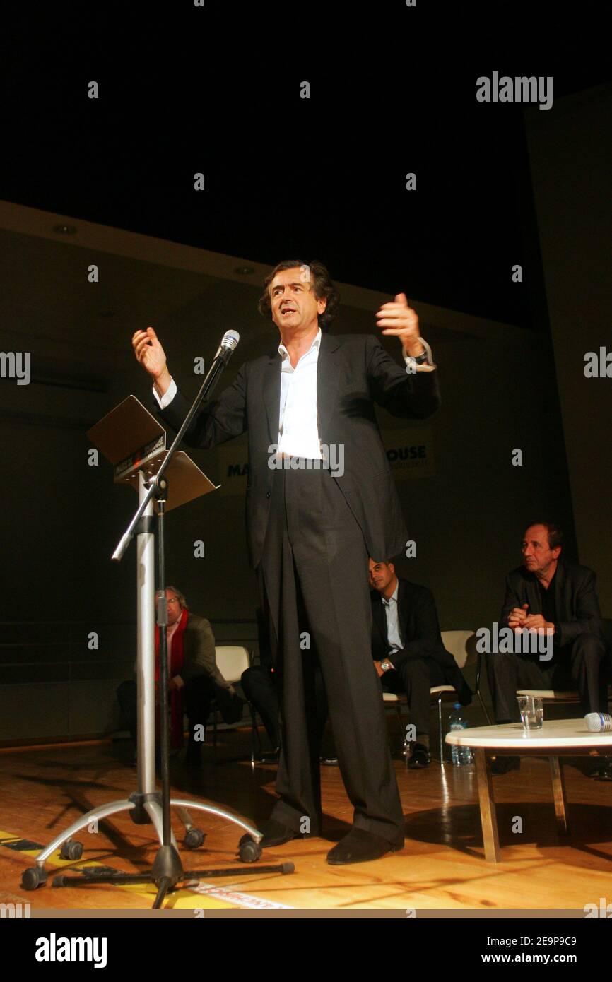 French writer Bernard-Henri Levy during the meeting to support Robert Redeker (French Philosophy teacher who has been forced into hiding after making controversial remarks about the Prophet Muhammad and received death threats) at the Mermoz Hall in Toulouse, France, on november 15, 2006. Photo by Manuel Blondeau/ABACAPRESS.COM. Stock Photo