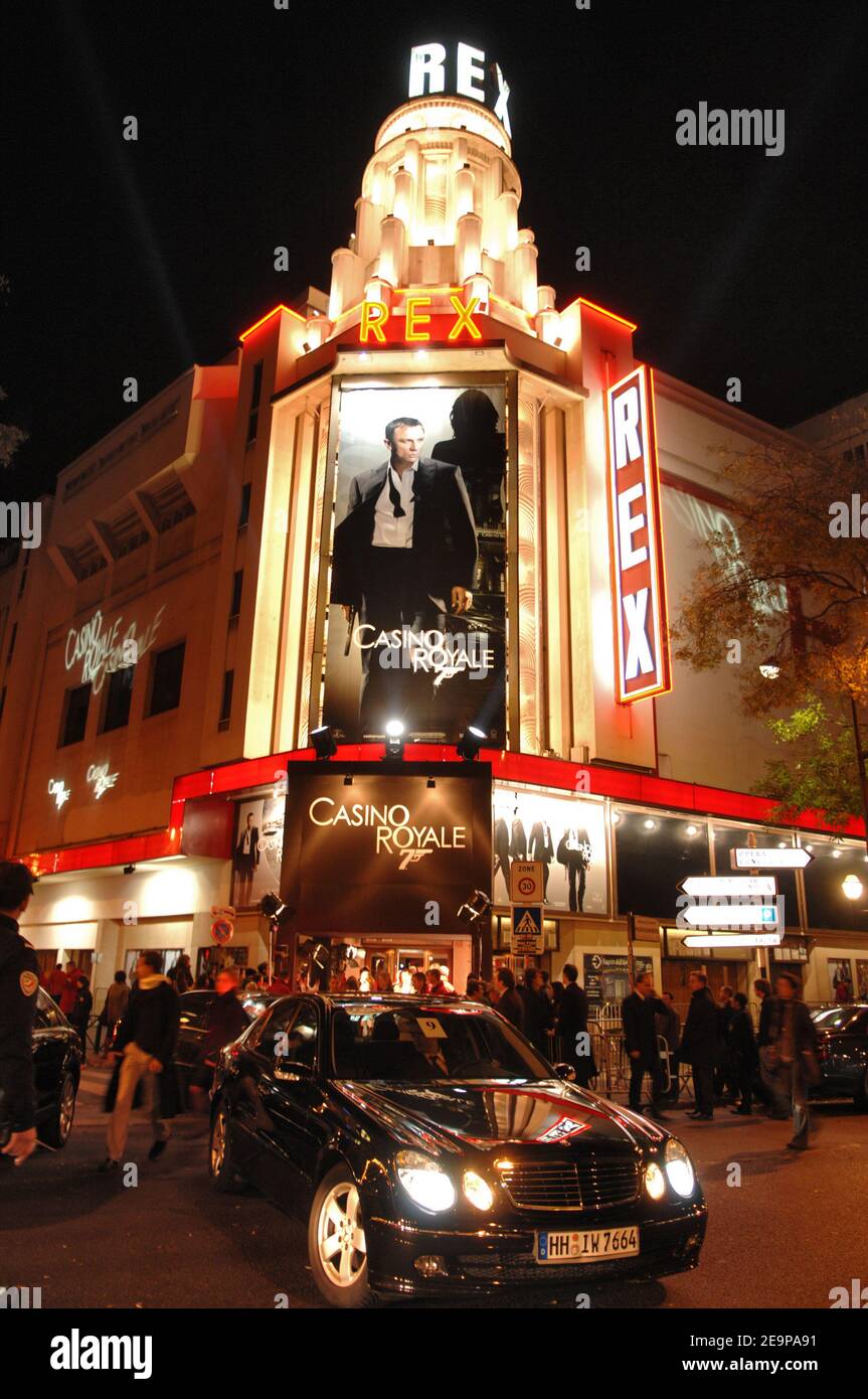 Atmosphere at the premiere of the new 007 'Casino Royale' held at the Grand Rex theatre in Paris, France, on November 17, 2006. Photo by Khayat-Nebinger/ABACAPRESS.COM Stock Photo