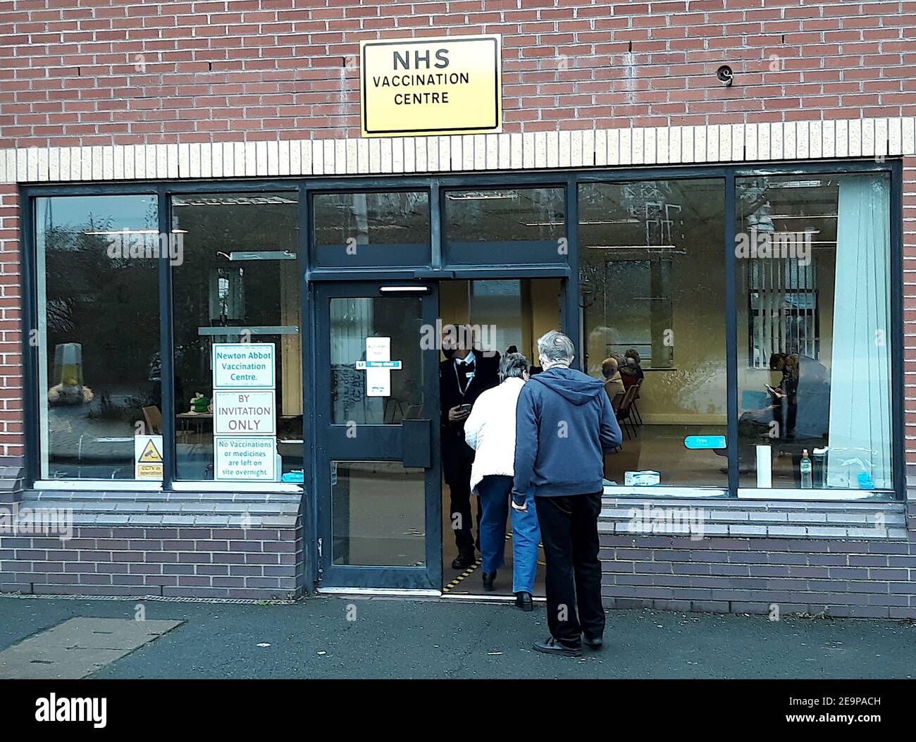 Newton Abbot, Devon, UK: Patients arrive for their jabs at a coronavirus vaccination centre Stock Photo
