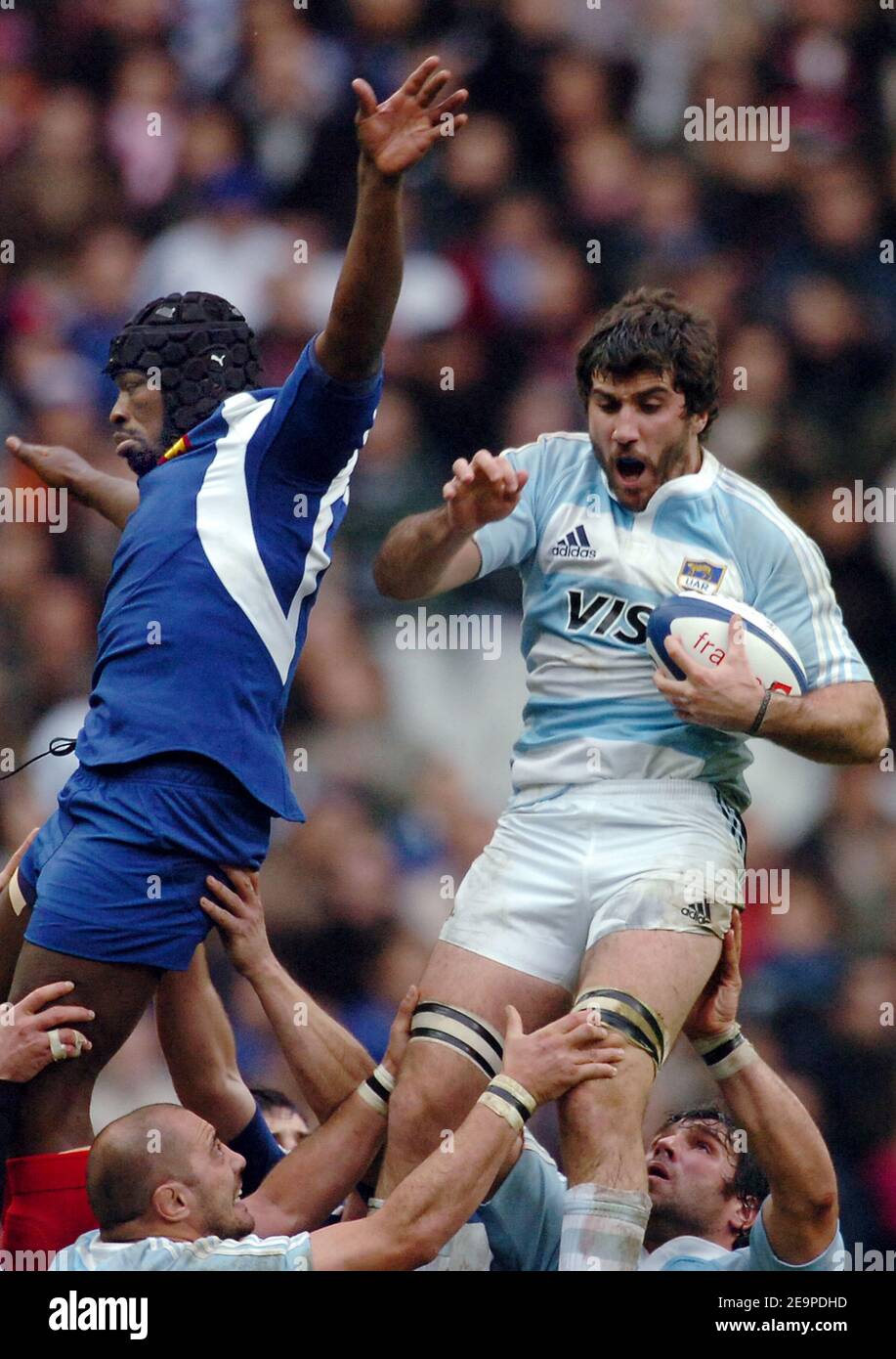 France's Serge Betsen and Argentina's Juan Martin Fernandez Lobbe during  the rugby test match, France vs Argentina at the Stade of France in Saint  Denis, near Paris, France on November 25, 2006.