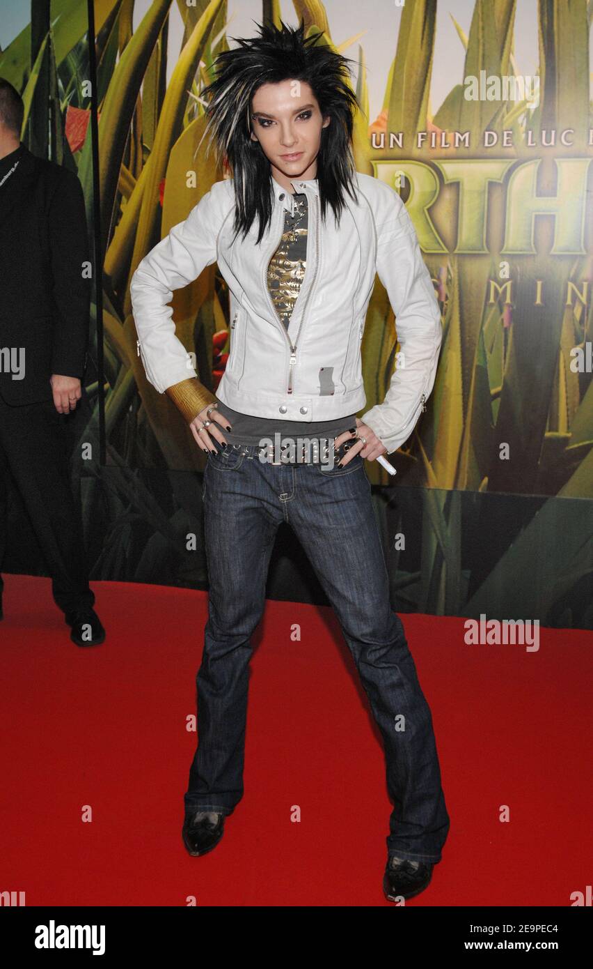 German singer Bill Kaulitz, lead singer of Tokio Hotel, poses as he arrives to the 'Arthur et les Minimoys' premiere held at the Gaumont Marignan theatre in Paris, France, on November 27, 2006. Photo by Nicolas Khayat/ABACAPRESS.COM Stock Photo