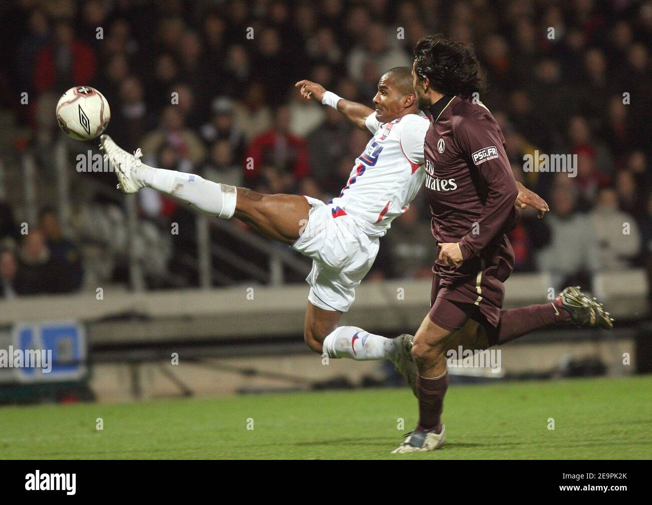 Lyon's Florent Malouda and PSG's Mario Yepes during the match the French first league football match Olympique Lyonnais vs Paris Saint-Germain at the Gerland stadium in Lyon, France on December 10, 2006. OL won 3-1. Photo by Mehdi Taamallah/Cameleon/ABACAPRESS.COM Stock Photo