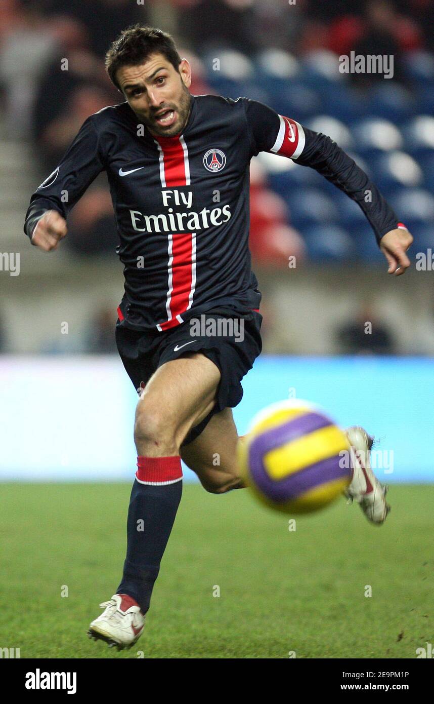 327 Pauleta Psg 2006 Stock Photos, High-Res Pictures, and Images - Getty  Images