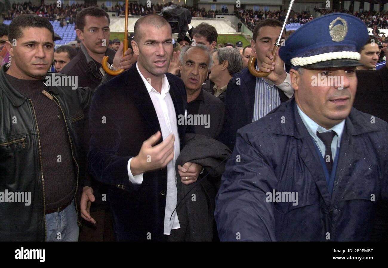 Retired Football star Zinedine Zidane arrives at the 5th of July stadium in Algiers, on December 14, 2006. Photo by Reda Guelmani/ABACAPRESS.COM Stock Photo